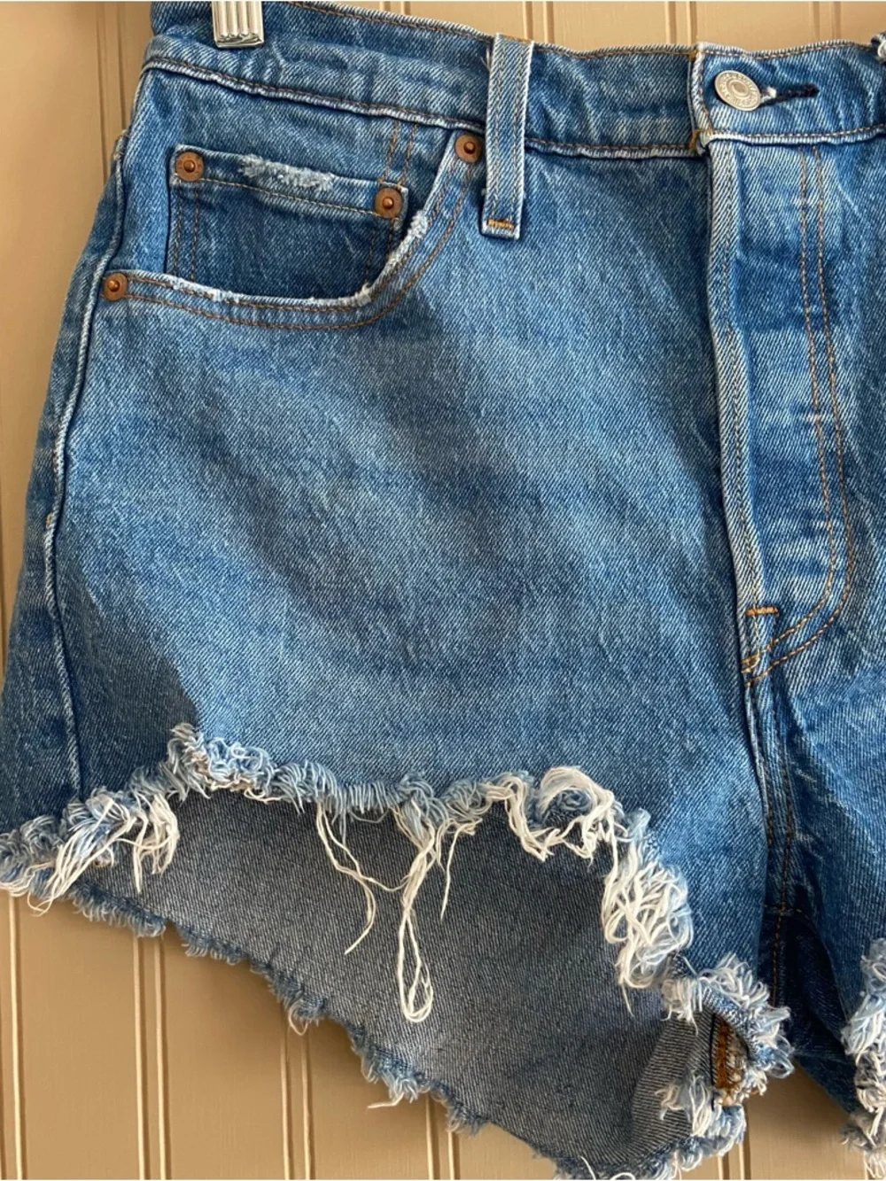 Levi’s 501 Original Cut Off Shorts Light Wash Blue Distressed Jeans Women’s 29 - Picture 2 of 7